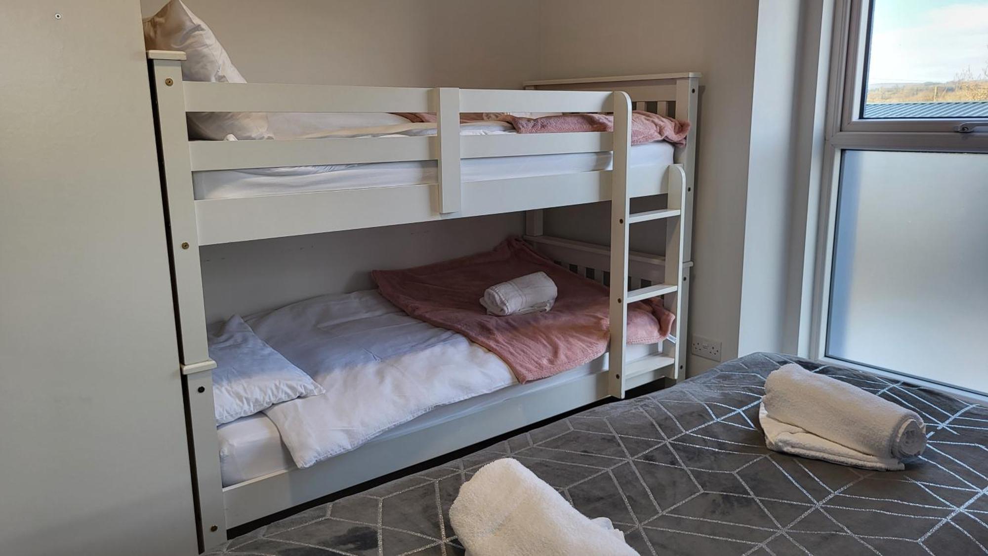 Trivia House Hostel Swanlinbar Екстериор снимка